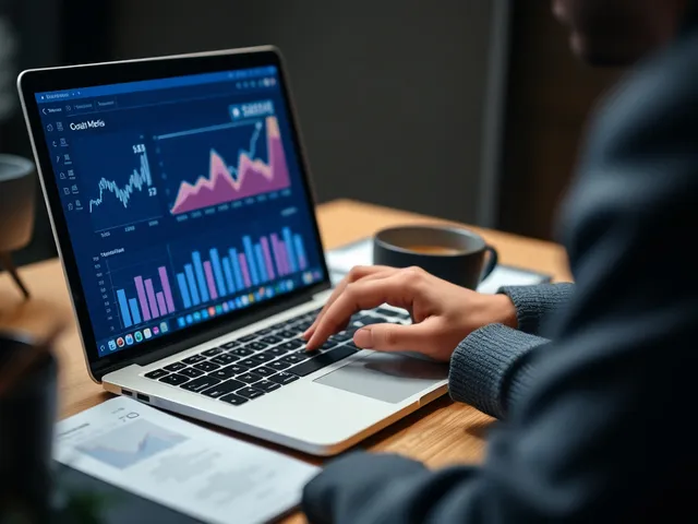 Analista de datos revisando métricas de redes sociales
